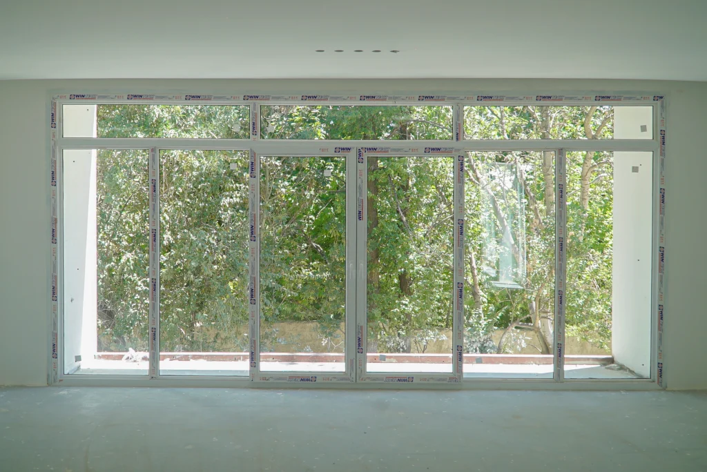 پنجره upvc در شیراز با شیشه دوجداره و پروفیل استاندارد نصب شده توسط زرین قاب شهر